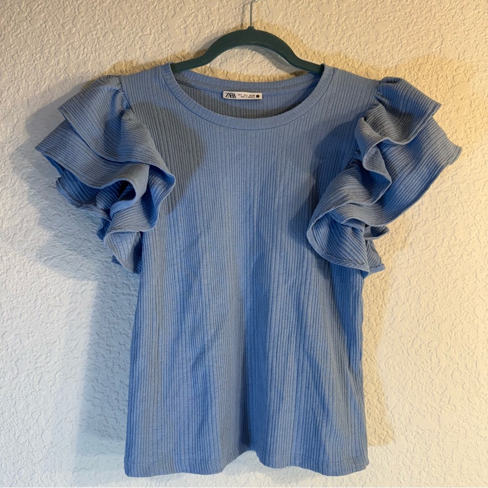 Zara ribbed‎ ruffle sleeve knit top in baby blue. Size L.